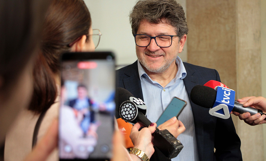 Entrega da reforma do telhado do Teatro Guaíra / parceria da AUDI - Apresentação de Ballet para 600 crianças de escolas públicas.
