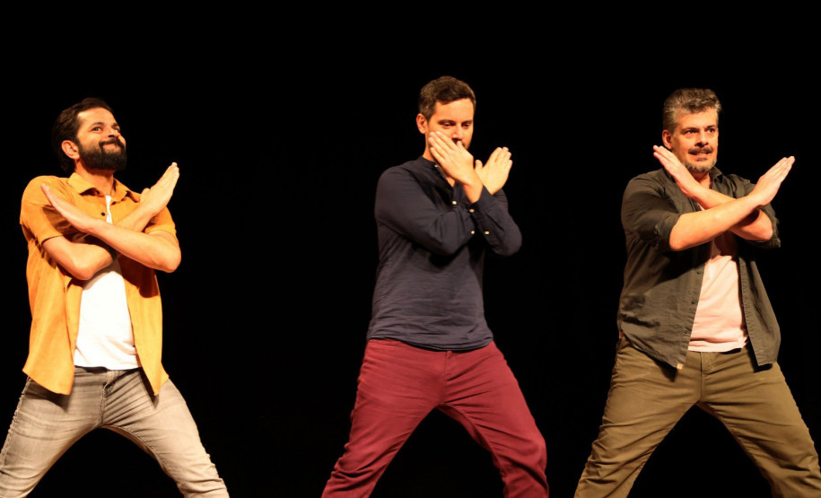 Centro Cultural Teatro Guaíra -  Auditório Salvador de Ferrante (Guairinha) - A Senha – Pela primeira vez juntos no palco, os grupos Antropofocus e Barbixas se reúnem para uma noite inédita de improviso e humor no Teatro Guairinha, no dia 27 de outubro. “A Senha” – um espetáculo de improviso quase secreto marca também a comemoração dos 25 anos do grupo curitibano Antropofocus e promete surpreender o público com cenas criadas na hora, a partir de uma única palavra sugerida pela plateia
