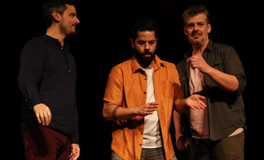 Centro Cultural Teatro Guaíra -  Auditório Salvador de Ferrante (Guairinha) - A Senha – Pela primeira vez juntos no palco, os grupos Antropofocus e Barbixas se reúnem para uma noite inédita de improviso e humor no Teatro Guairinha, no dia 27 de outubro. “A Senha” – um espetáculo de improviso quase secreto marca também a comemoração dos 25 anos do grupo curitibano Antropofocus e promete surpreender o público com cenas criadas na hora, a partir de uma única palavra sugerida pela plateia