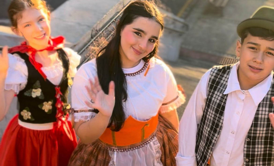 Centro Cultural Teatro Guaíra  -  Auditório Bento Munhoz da Rocha Neto (Guairão)  -  Desencont(r)os – No sábado (1.º), o Teatro Guaíra recebe o espetáculo de dança “Desencont(r)os”, criação da Escola de Ballet Coppelia do Brasil. A apresentação única acontece às 20h, no Auditório Bento Munhoz da Rocha Neto (Guairão)