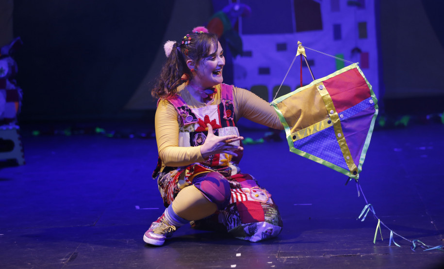 Centro Cultural Teatro Guaíra - Auditório Salvador de Ferrante (Guairinha) Se Essa Rua Fosse Minha – Nos dias 11 e 12 de outubro (sábado e domingo), às 16h, acontece o espetáculo “Se Essa Rua Fosse Minha”, uma peça infantil interativa em que o público participa da narrativa brincando junto com os atores.