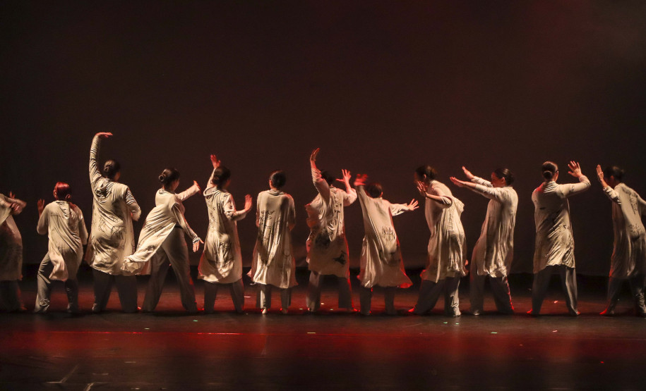 Guairinha recebe tributo a Poty Lazzarotto do Grupo de Dança Contemporânea do CEP