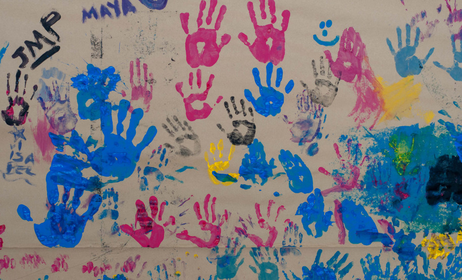 Museu Oscar Niemeyer (MON) - Atividades especiais no Dia das Crianças – No domingo (12), o Museu Oscar Niemeyer irá oferecer várias atividades em comemoração ao Dia da Criança. Haverá o ateliê de criação (colagem); a oficina de movimento, desenho e narrativa; e a pintura de painel com canetinha