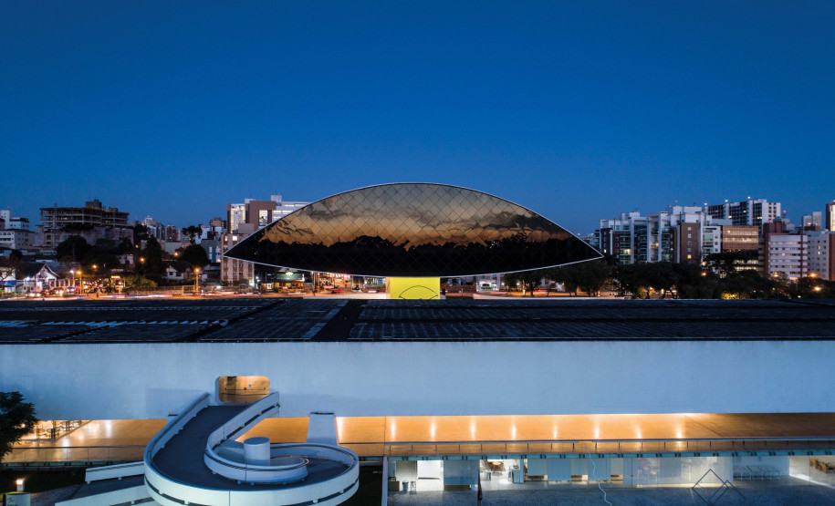 Museu Oscar Niemeyer oferece entrada gratuita no último domingo do mês