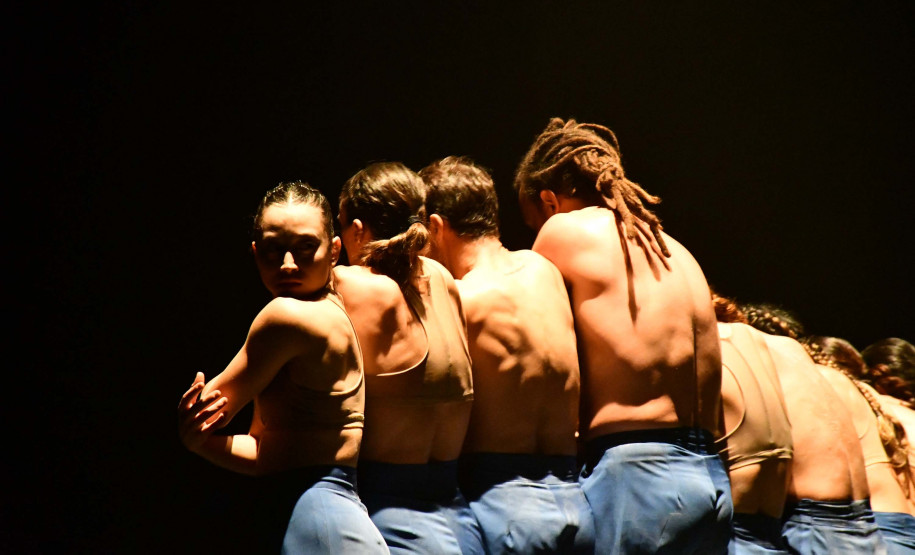 Balé Teatro Guaíra inspira novas gerações em apresentações em Ibiporã