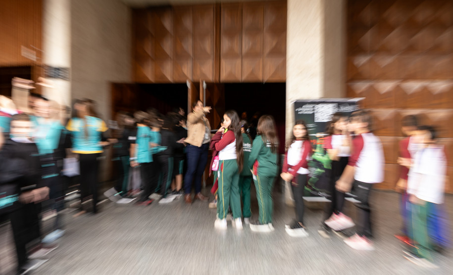 Entrega da reforma do telhado do Teatro Guaíra / parceria da AUDI - Apresentação de Ballet para 600 crianças de escolas públicas.