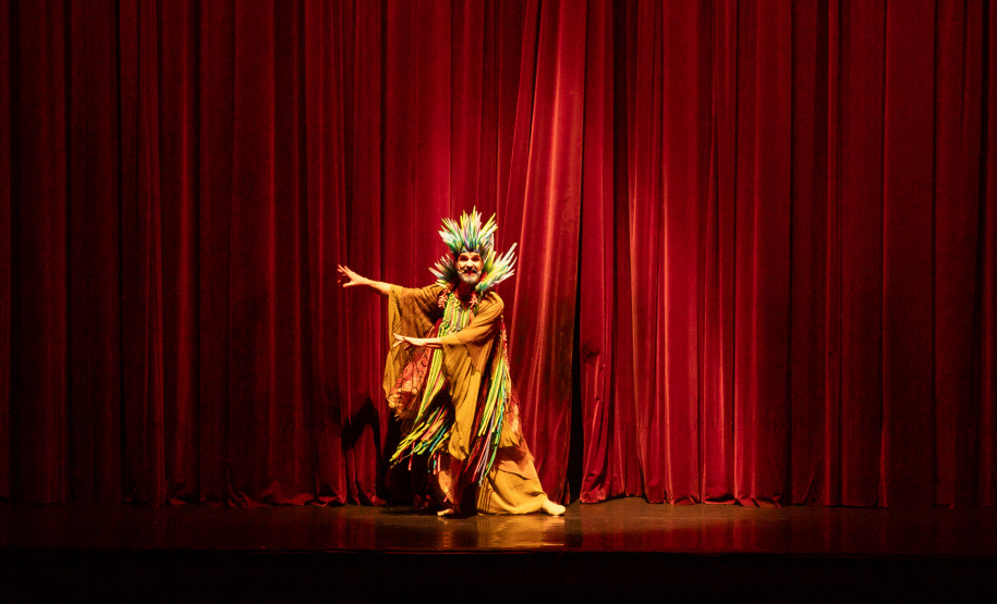 Entrega da reforma do telhado do Teatro Guaíra / parceria da AUDI - Apresentação de Ballet para 600 crianças de escolas públicas.
