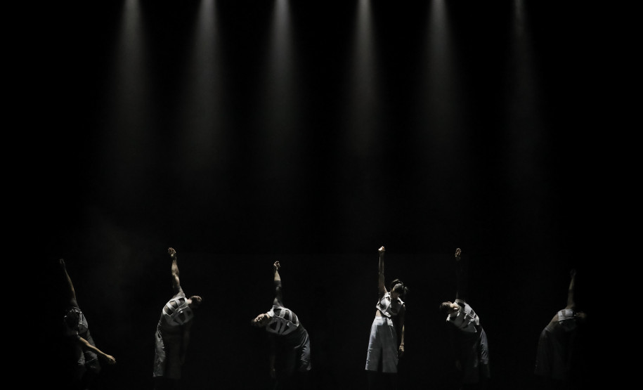 Balé Teatro Guaíra levanta a plateia e emociona no Festival de Dança de Londrina