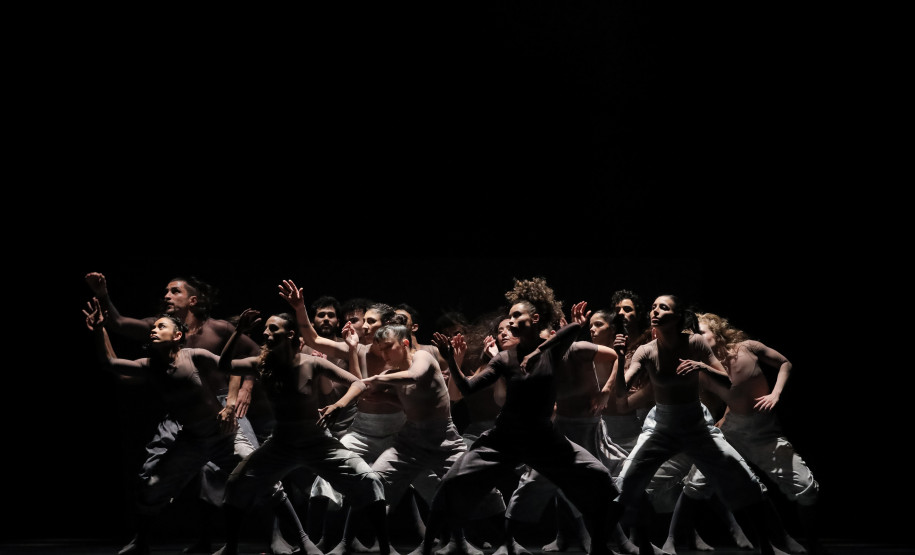 Balé Teatro Guaíra levanta a plateia e emociona no Festival de Dança de Londrina