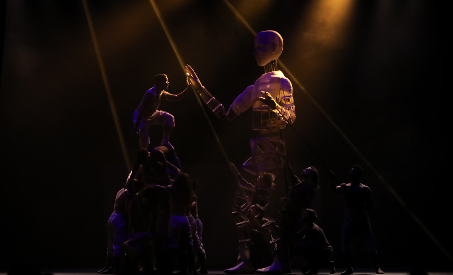 Balé Teatro Guaíra levanta a plateia e emociona no Festival de Dança de Londrina