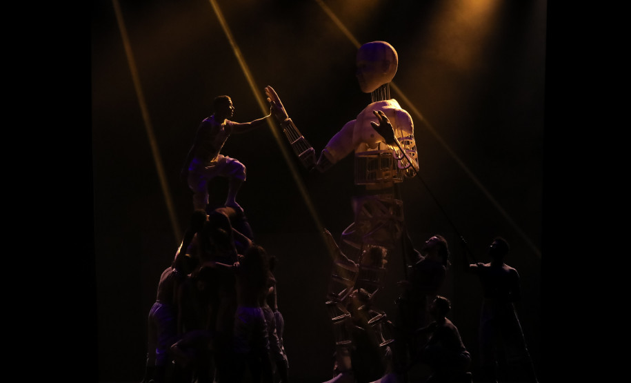 Balé Teatro Guaíra levanta a plateia e emociona no Festival de Dança de Londrina