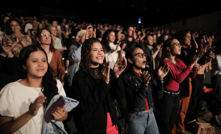 Balé Teatro Guaíra levanta a plateia e emociona no Festival de Dança de Londrina