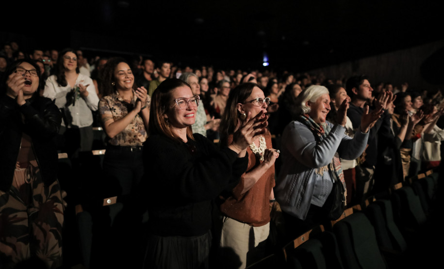 Balé Teatro Guaíra levanta a plateia e emociona no Festival de Dança de Londrina