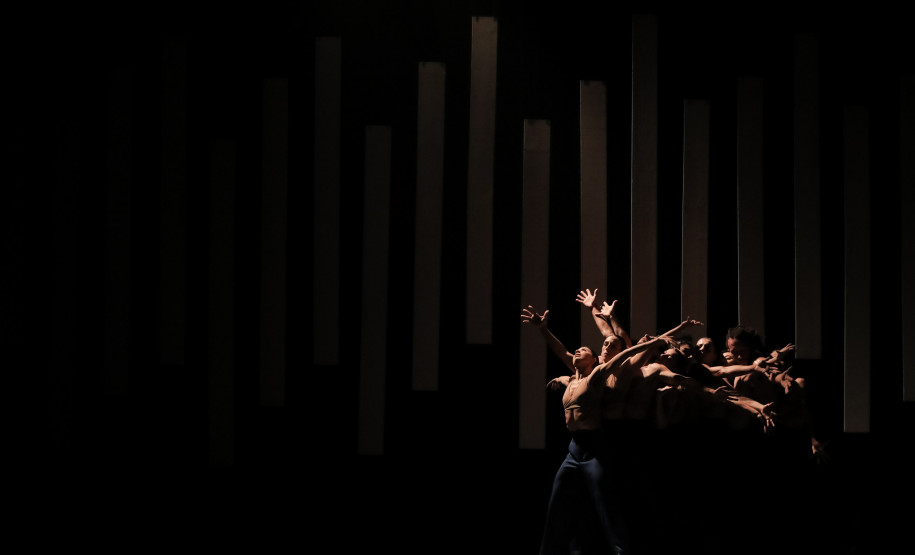 Balé Teatro Guaíra levanta a plateia e emociona no Festival de Dança de Londrina