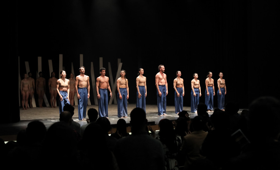 Balé Teatro Guaíra levanta a plateia e emociona no Festival de Dança de Londrina