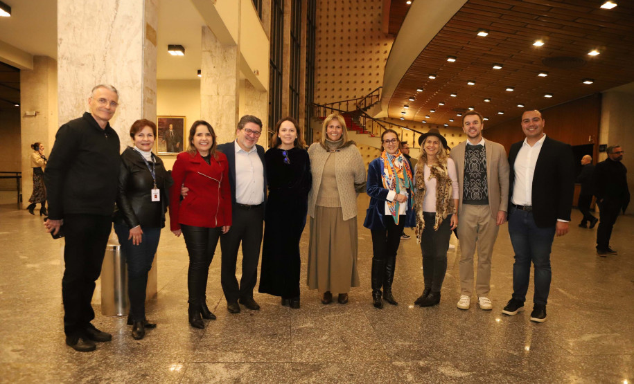 Ópera de Paris e Orquestra Sinfônica do Paraná emocionam Teatro Guaíra lotado