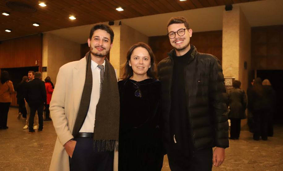 Ópera de Paris e Orquestra Sinfônica do Paraná emocionam Teatro Guaíra lotado