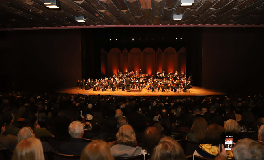 Ópera de Paris e Orquestra Sinfônica do Paraná emocionam Teatro Guaíra lotado