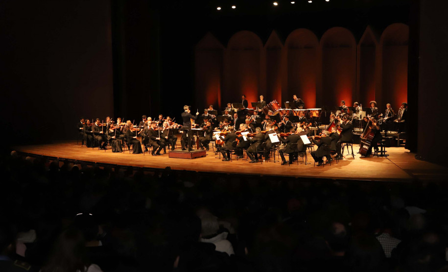 Ópera de Paris e Orquestra Sinfônica do Paraná emocionam Teatro Guaíra lotado