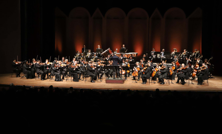 Ópera de Paris e Orquestra Sinfônica do Paraná emocionam Teatro Guaíra lotado
