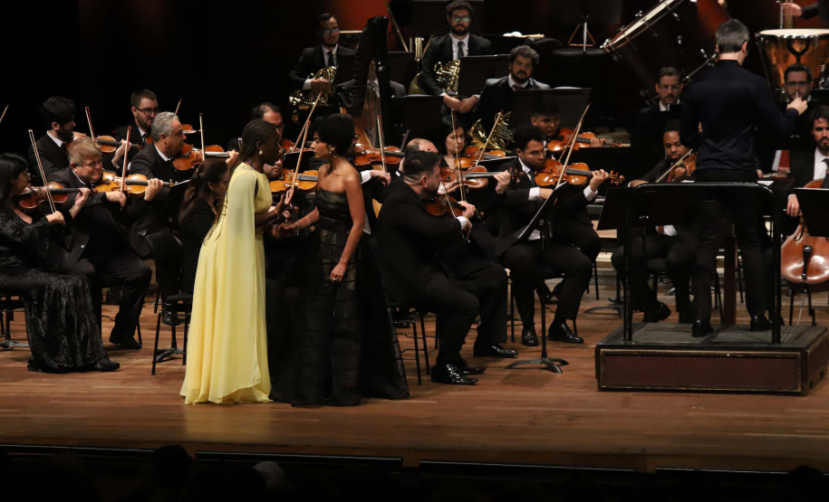 Ópera de Paris e Orquestra Sinfônica do Paraná emocionam Teatro Guaíra lotado