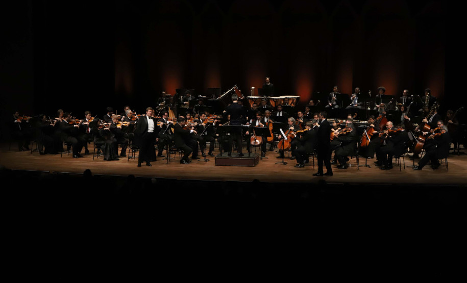 Ópera de Paris e Orquestra Sinfônica do Paraná emocionam Teatro Guaíra lotado