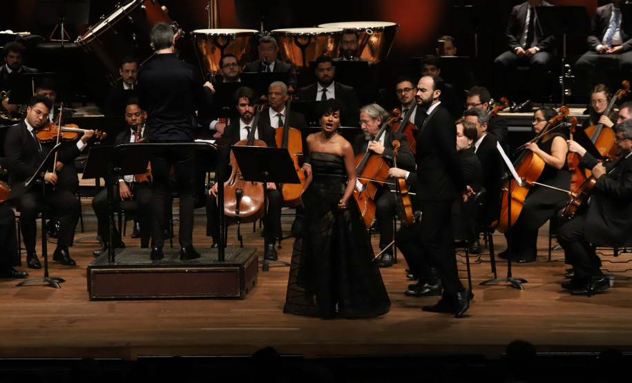 Ópera de Paris e Orquestra Sinfônica do Paraná emocionam Teatro Guaíra lotado