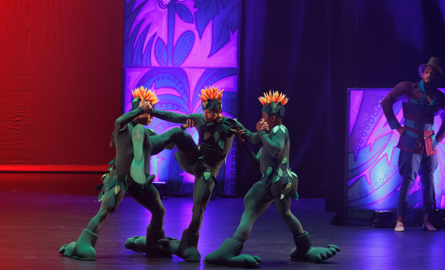 Lendas Brasileiras: crianças se encantam com espetáculo do Balé Teatro Guaíra e Orquestra Sinfônica do Paraná