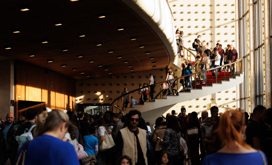 Lendas Brasileiras: crianças se encantam com espetáculo do Balé Teatro Guaíra e Orquestra Sinfônica do Paraná