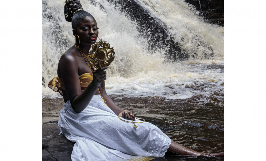Museu Paranaense (MUPA) - Últimos dias de “Coisas Vivas” – Parte da Temporada França-Brasil 2025, “Coisas Vivas” segue em cartaz no MUPA até 26 de outubro. A mostra reúne obras de Ayrson Heráclito e Diambe