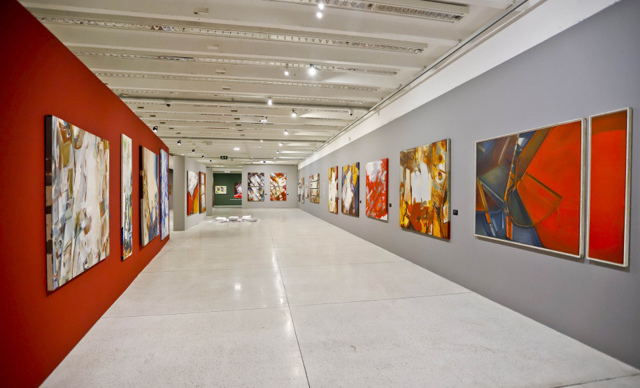 Exposição “Eterno Feminino”, da artista Teca Sandrini, entra na reta final no MON