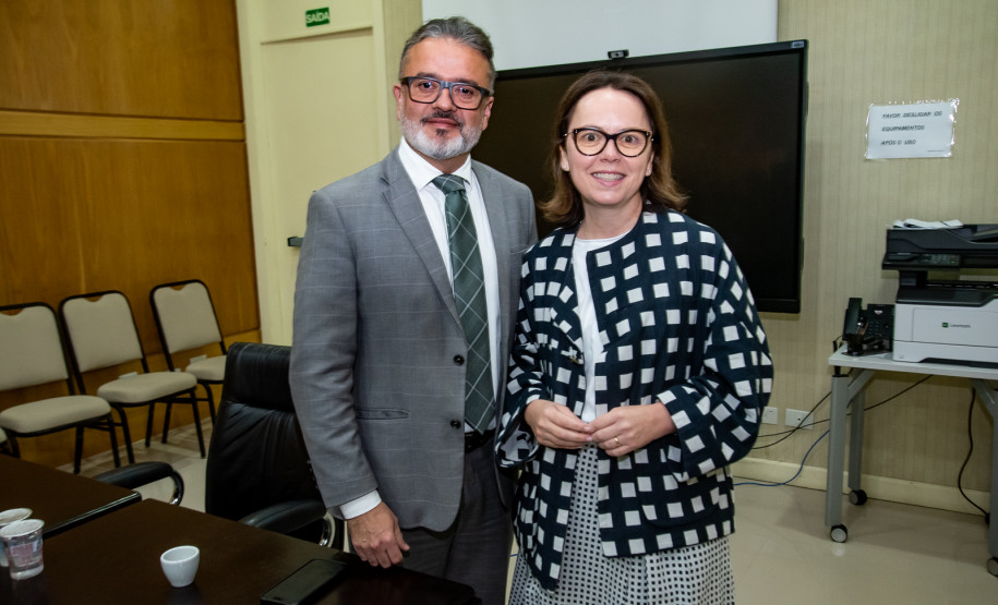 Estado firma acordo para retomada das obras do Museu de Arte Contemporânea do Paraná