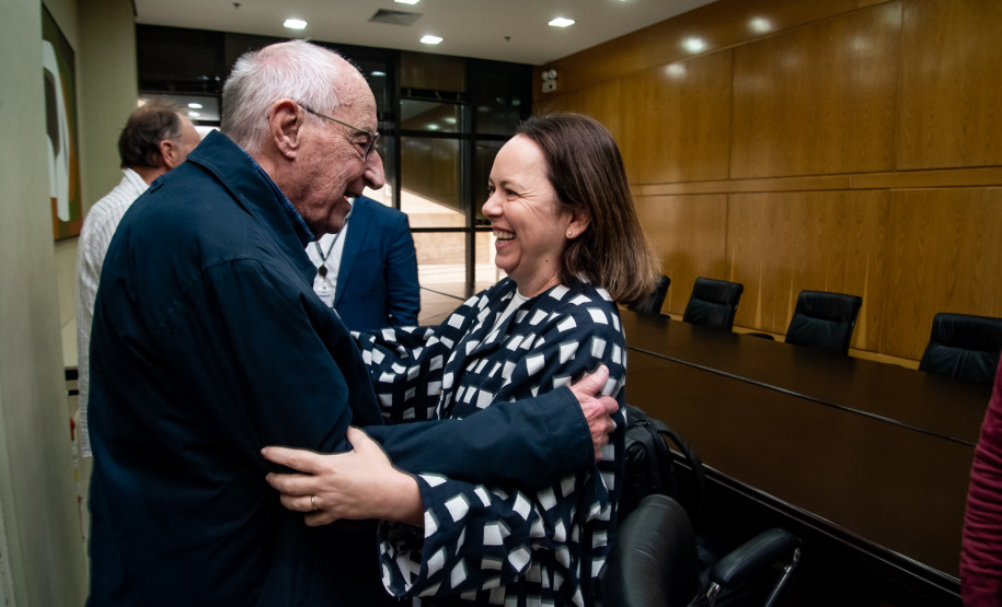 Estado firma acordo para retomada das obras do Museu de Arte Contemporânea do Paraná