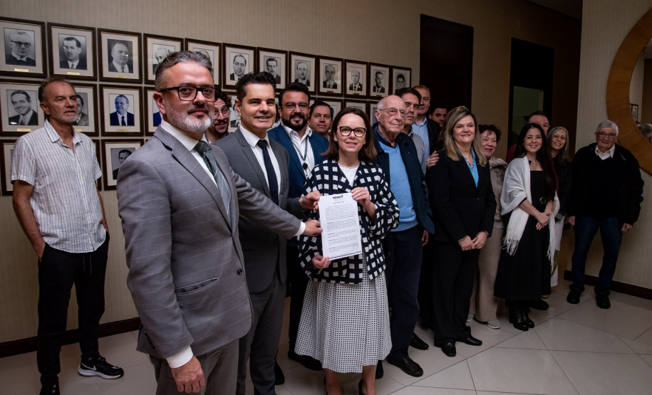 Estado firma acordo para retomada das obras do Museu de Arte Contemporânea do Paraná