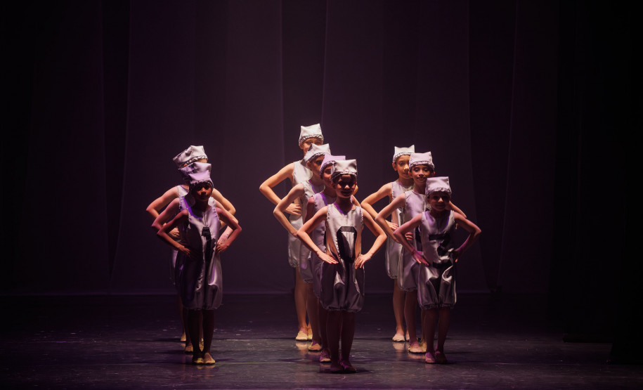 ALGO/RITMO, espetáculo da EDTG está de volta ao palco do Teatro Guaíra