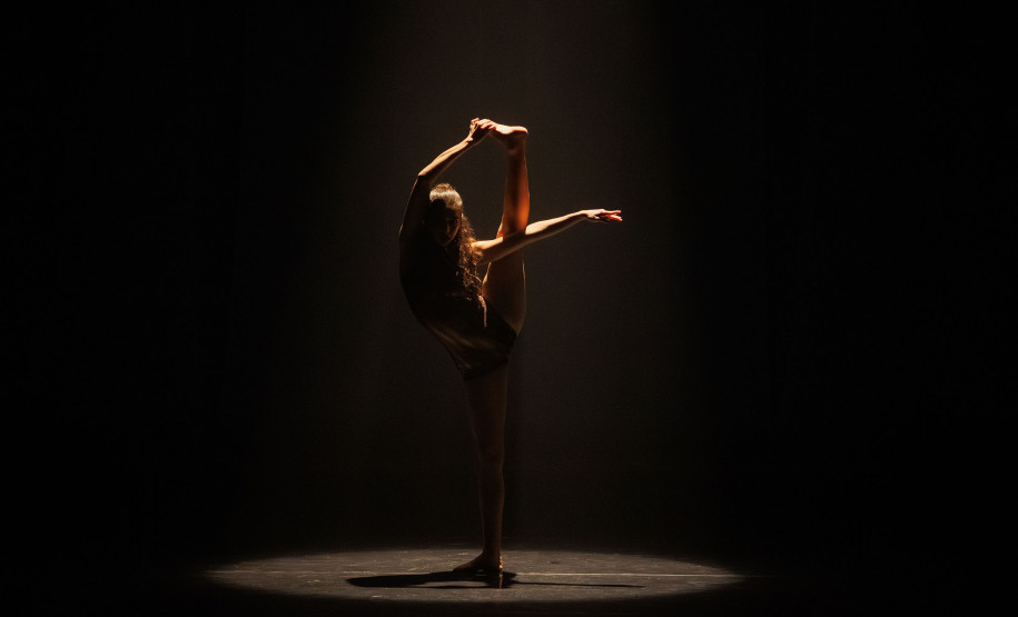 ALGO/RITMO, espetáculo da EDTG está de volta ao palco do Teatro Guaíra