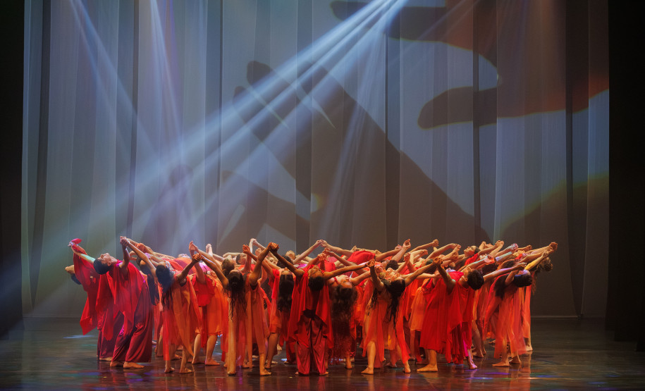 ALGO/RITMO, espetáculo da EDTG está de volta ao palco do Teatro Guaíra