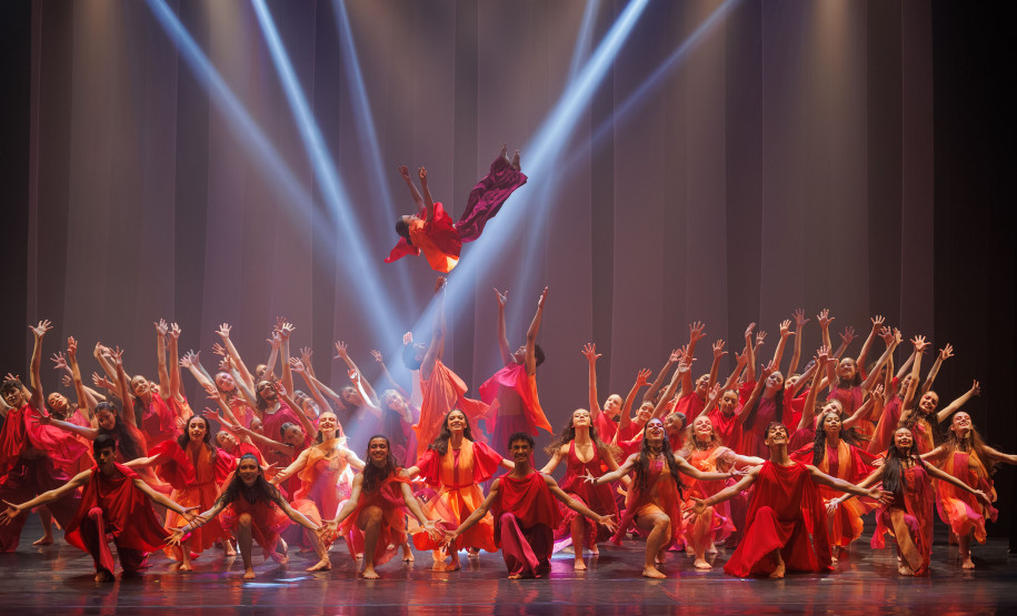 ALGO/RITMO, espetáculo da EDTG está de volta ao palco do Teatro Guaíra
