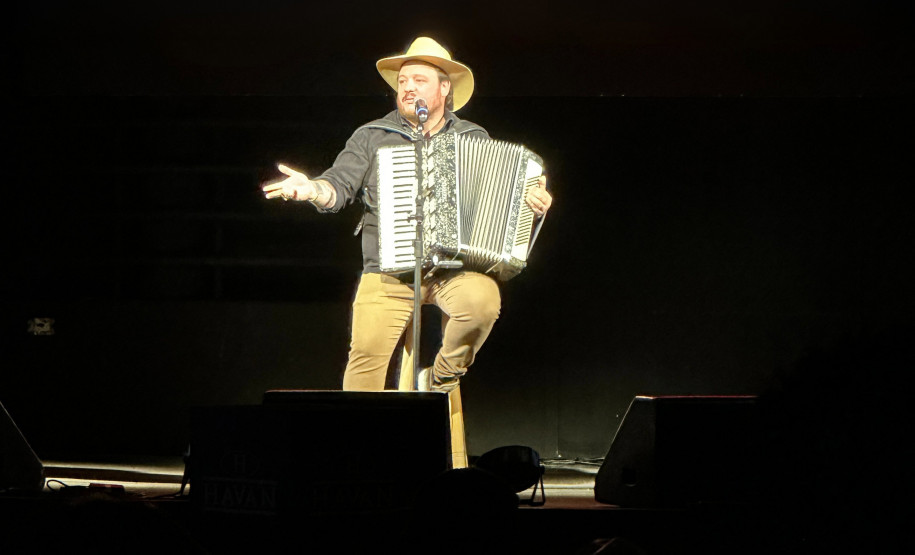 Centro Cultural Teatro Guaíra - Auditório Bento Munhoz da Rocha Neto (Guairão) - Gravação do Especial Santo Fole Show – Na quarta-feira, 12 de novembro, o humorista Santo Fole, um dos nomes da comédia paranaense, sobe ao palco do Auditório Bento Munhoz da Rocha Neto (Guairão) para a gravação de seu primeiro especial, “Quase um Bailão”.