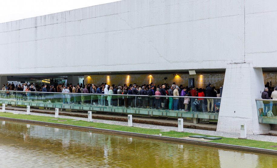 Centro Cultural Teatro Guaíra - MON – Museus Oscar Niemeyer - Concerto | 5ª série OSP no Museu Oscar Niemeyer: "MOSTLY MOZART" – Em 2025, a Orquestra Sinfônica do Paraná celebra quatro décadas de história com uma série de apresentações especiais ao longo do ano, incluindo a série "OSP no Museu Niemeyer", dedicada ao compositor austríaco Wolfgang Amadeus Mozart.