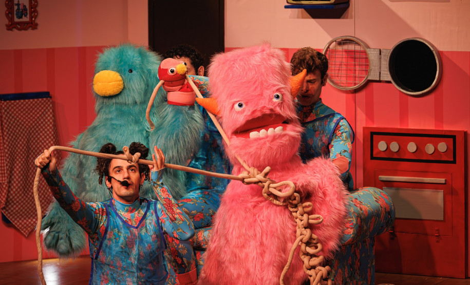 Centro Cultural Teatro Guaíra - Mostra Auditório Glauco Flores Sá de Brito (Miniauditório) - A Garalhufa, escola dedicada à atuação autoral, celebra seis anos de existência e, para marcar essa trajetória, apresenta a “Mostra Garalhufa” no Miniauditório do Teatro Guaíra, de 13 a 16 e de 20 a 23 de novembro (de quinta a domingo).