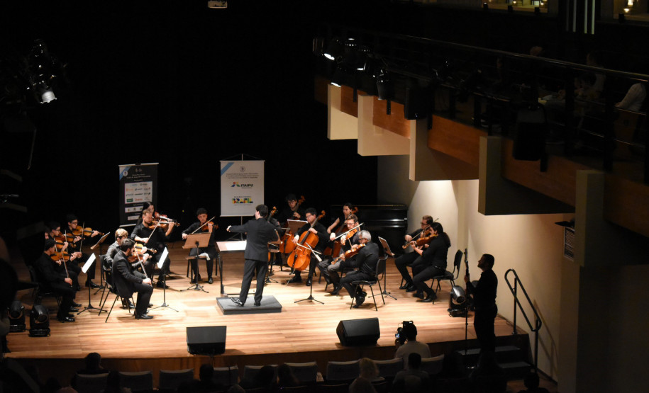 Centro Cultural Teatro Guaíra - Tributo ao Elvis Presley – No domingo, 16 de novembro, às 18h, o Auditório Bento Munhoz da Rocha Neto (Guairão) recebe o espetáculo “Tributo ao Elvis”.