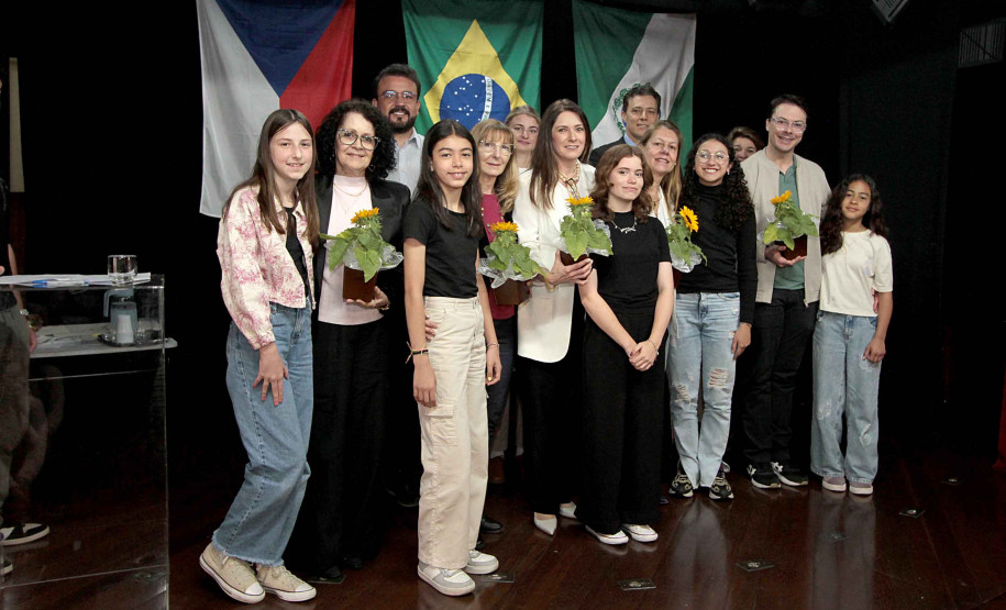 Alunos do Centro Juvenil de Artes Plásticas recebem certificação da República Tcheca