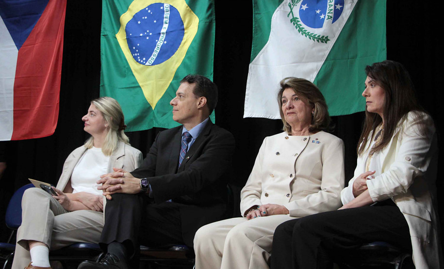 Alunos do Centro Juvenil de Artes Plásticas recebem certificação da República Tcheca