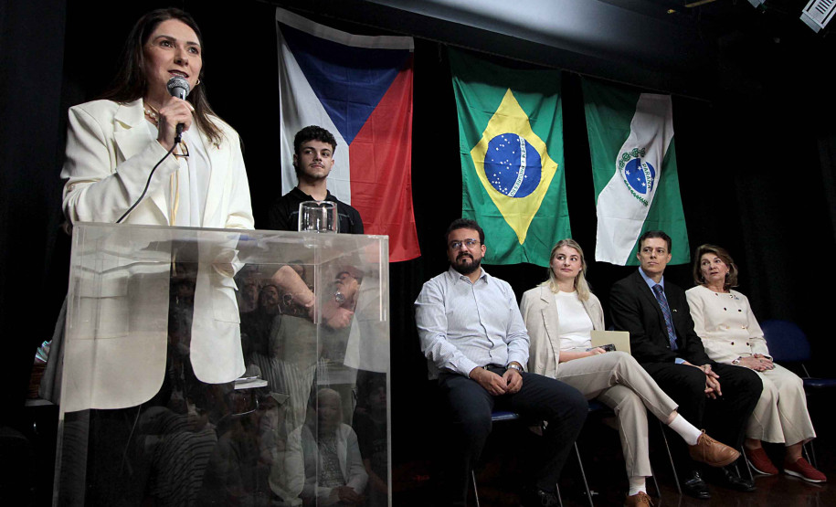 Alunos do Centro Juvenil de Artes Plásticas recebem certificação da República Tcheca