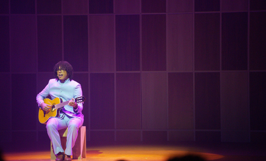 "Djavan, o Musical": Guairão recebe espetáculo em tributo a um dos maiores nomes da MPB