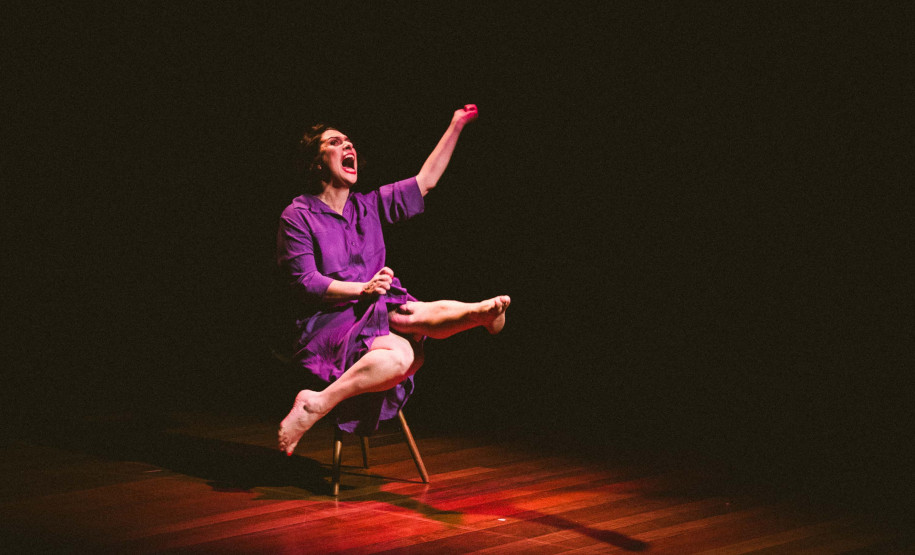 Peça “Do Dia Que Olhei no Espelho e Não Me Encontrei” terá nova temporada no Guaíra