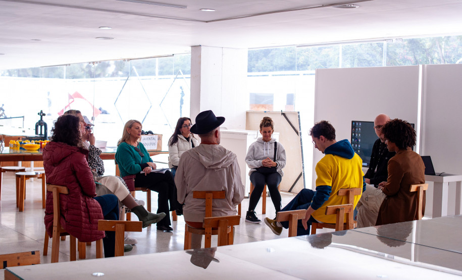 Museu Oscar Niemeyer promove laboratório de aquarela para professores no dia 26