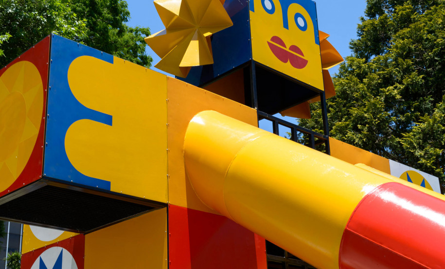 Com "Robô Interativo" e novas esculturas, MON apresenta obras inéditas na área externa