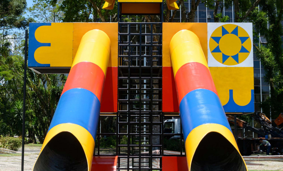 Com "Robô Interativo" e novas esculturas, MON apresenta obras inéditas na área externa